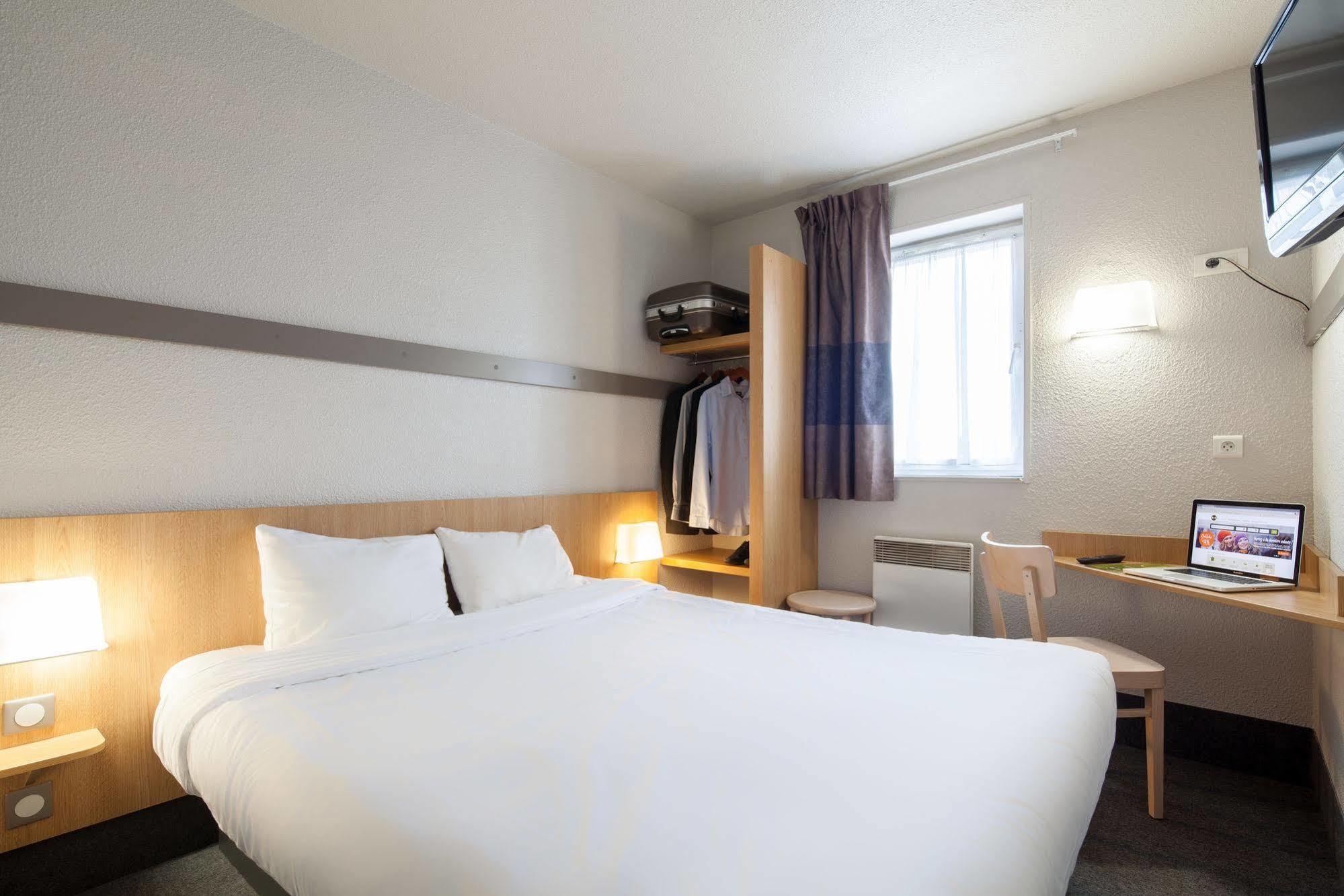 B&B Hotel Calais Centre St Pierre Exterior photo